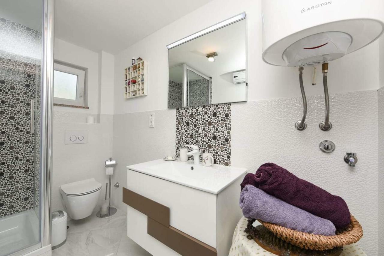Dana Apartment *